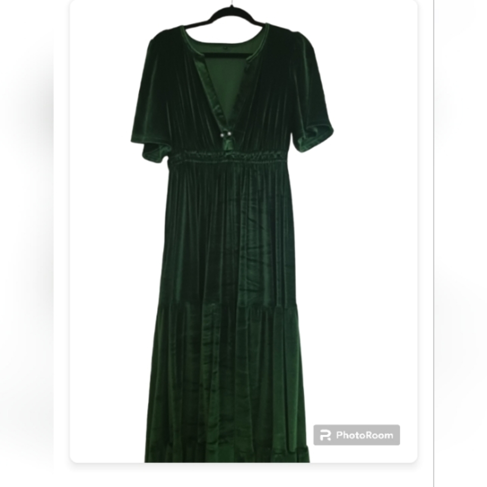 Gorgeous Emerald Green Velvet Dress